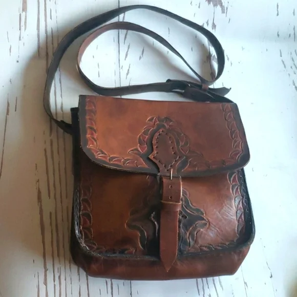 Vintage embosed floral brown crossbody bag - Picture 1 of 8